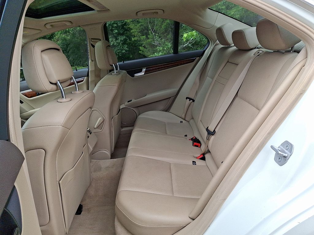 2011 Mercedes-Benz C-Class C 300 10