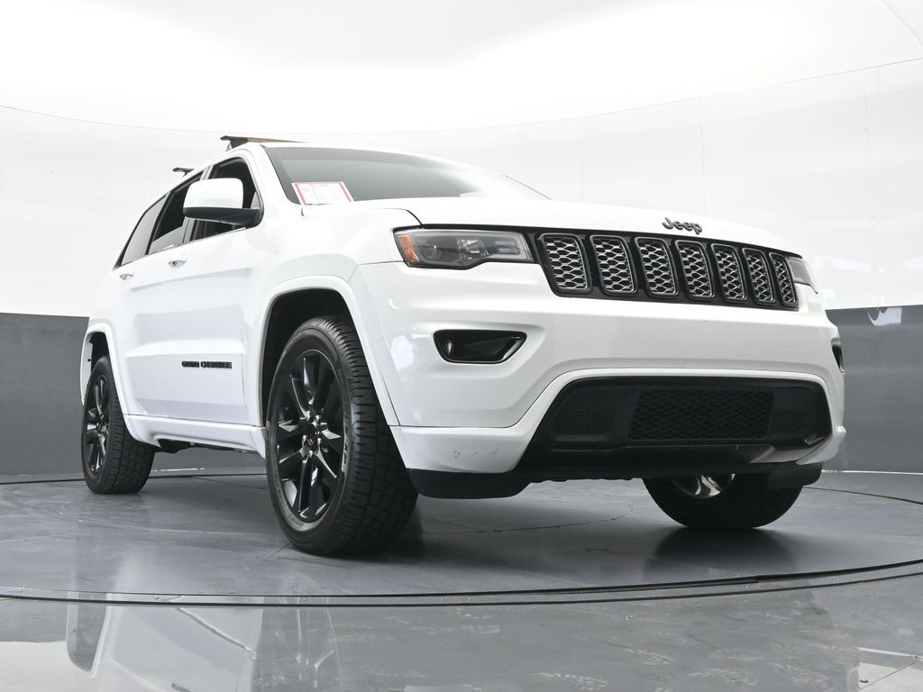 Used 2018 Bright White Clearcoat Jeep Altitude image 58