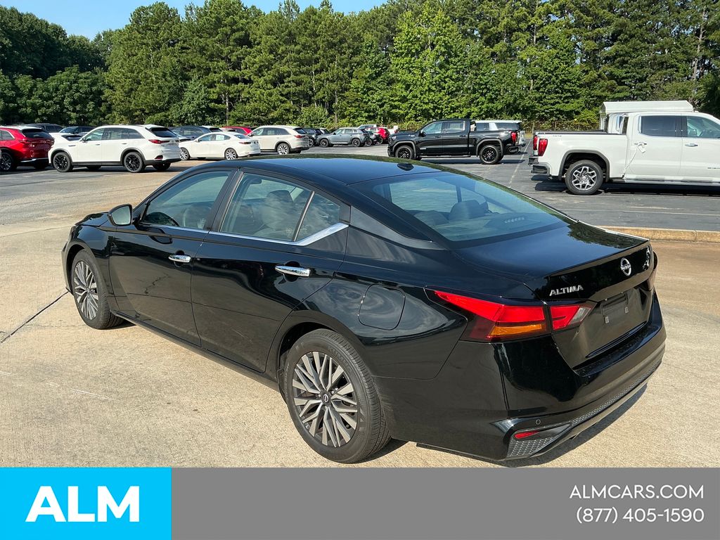 Used 2025 Black Nissan 2.5 SV image 3