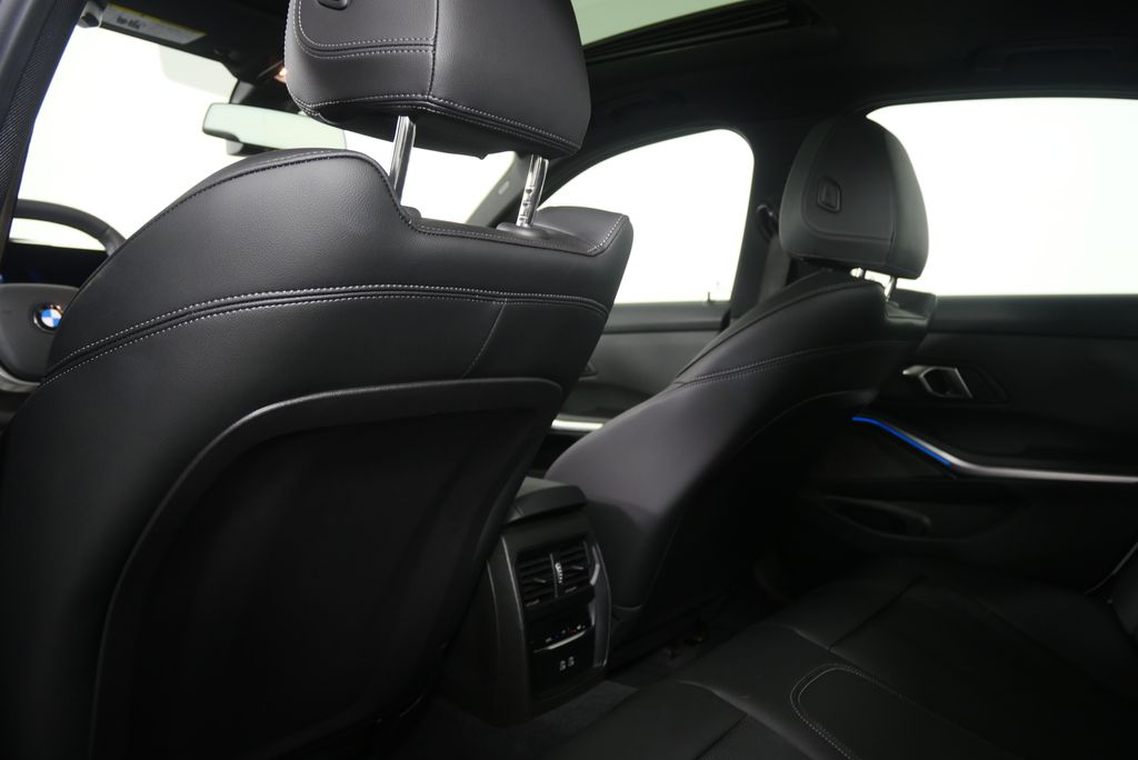 Thumbnail: 2025 BMW 3 Series - 16