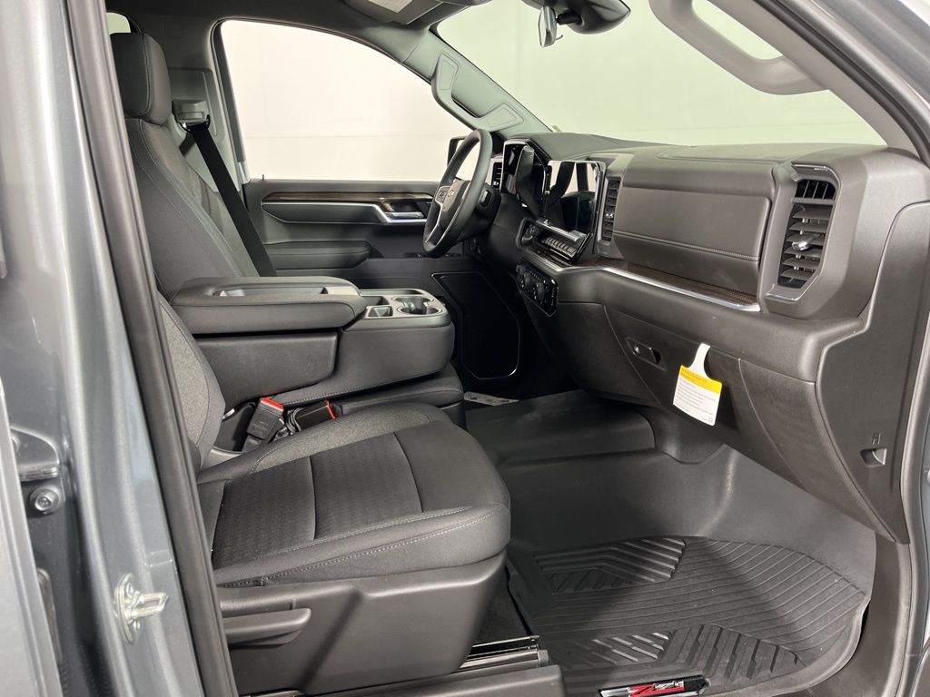 Thumbnail: 2026 Chevrolet Silverado 1500 - 6