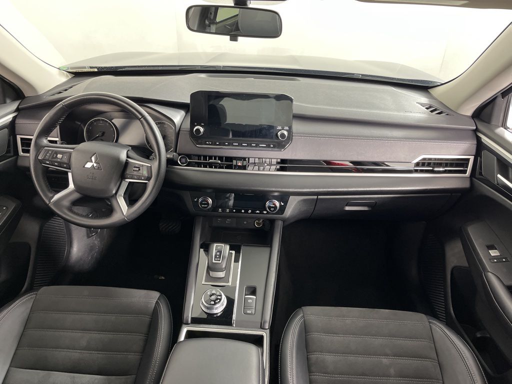 Thumbnail: 2024 Mitsubishi Outlander - 19