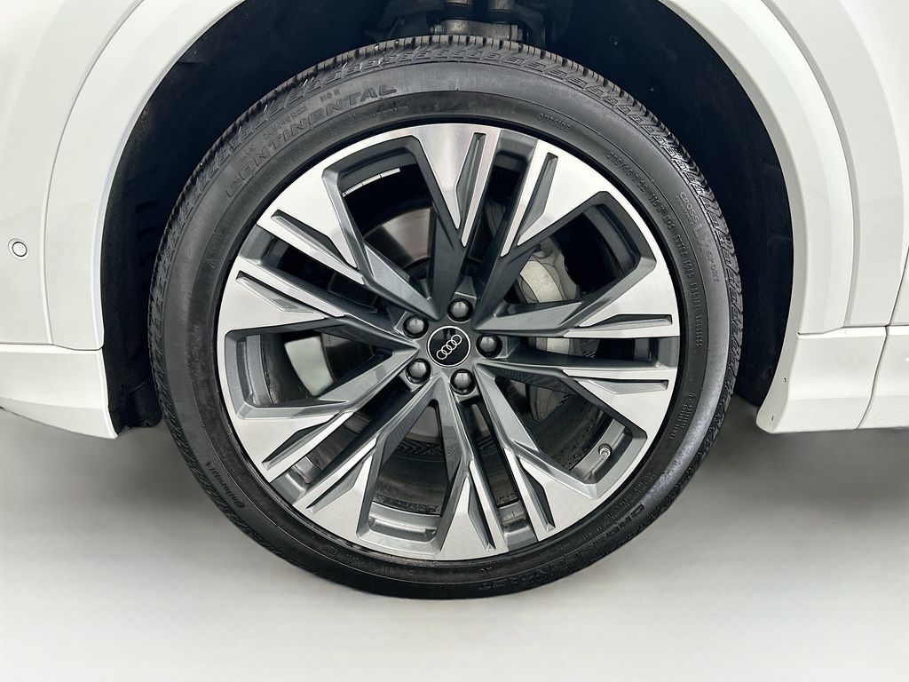 Thumbnail: 2025 Audi Q8 - 29