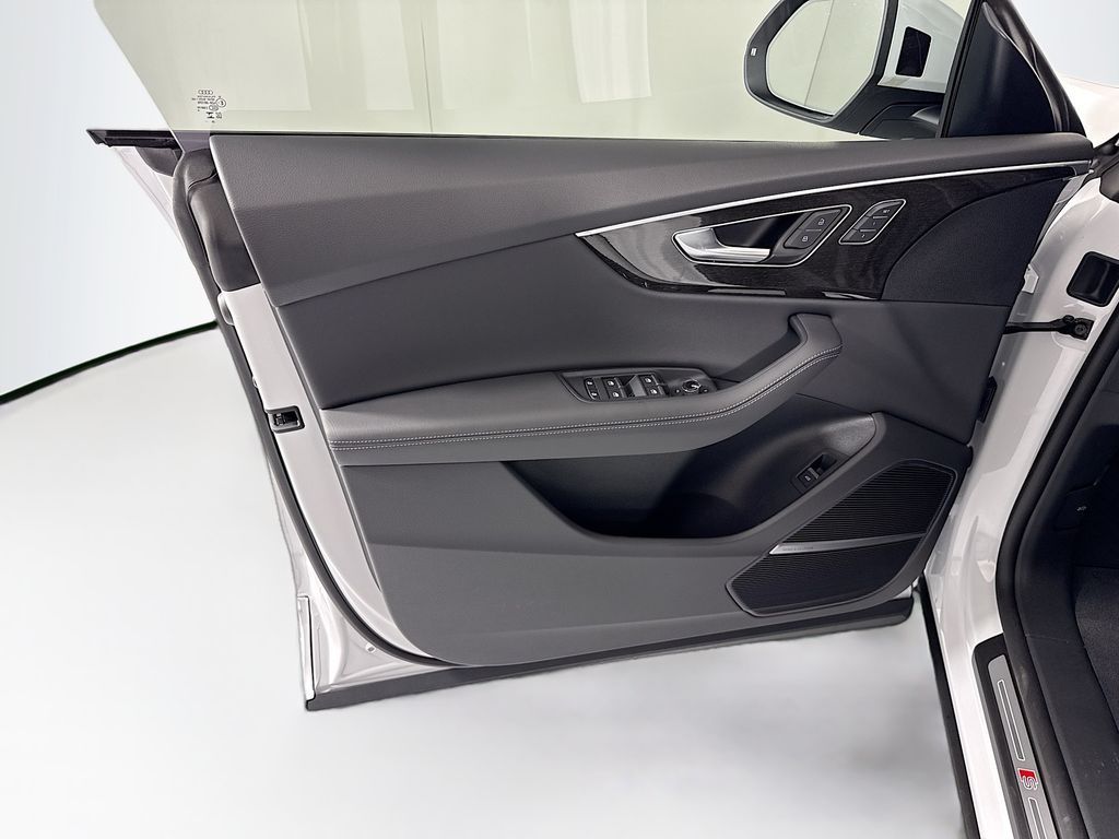 Thumbnail: 2026 Audi Q8 - 26