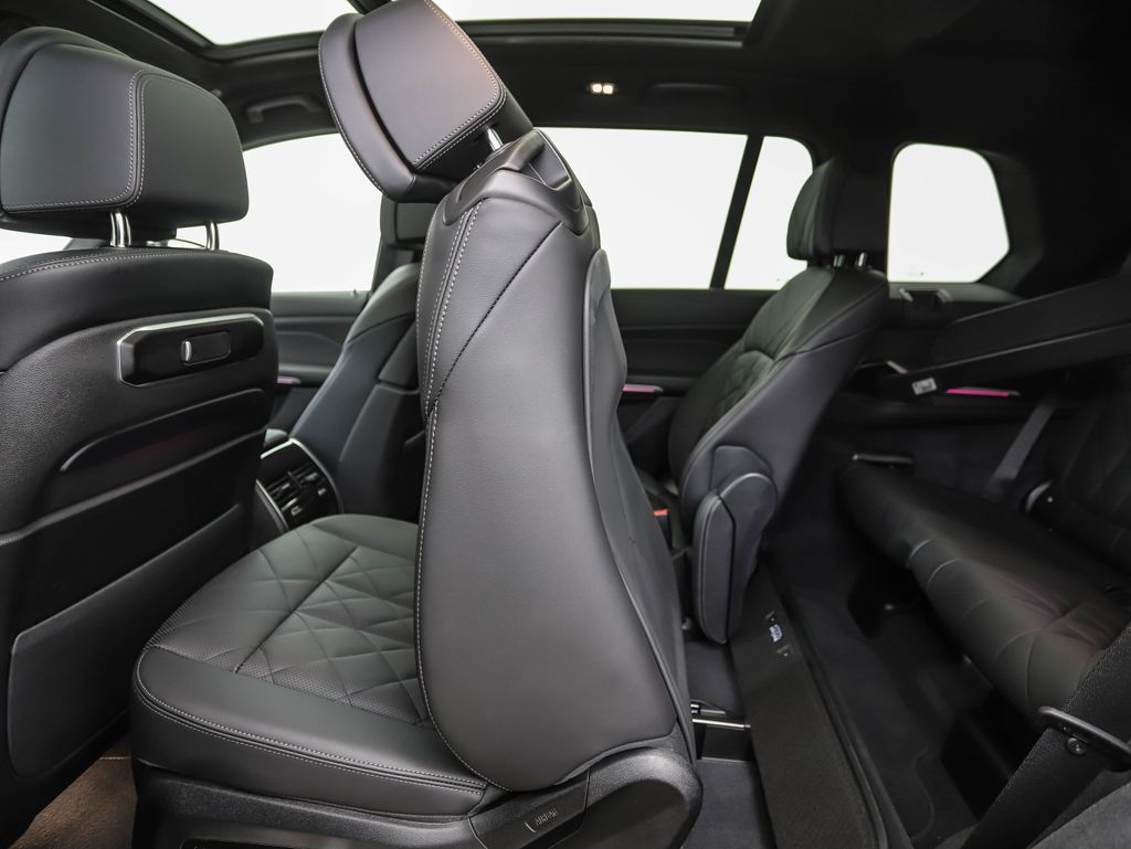 Thumbnail: 2025 BMW X7 - 23