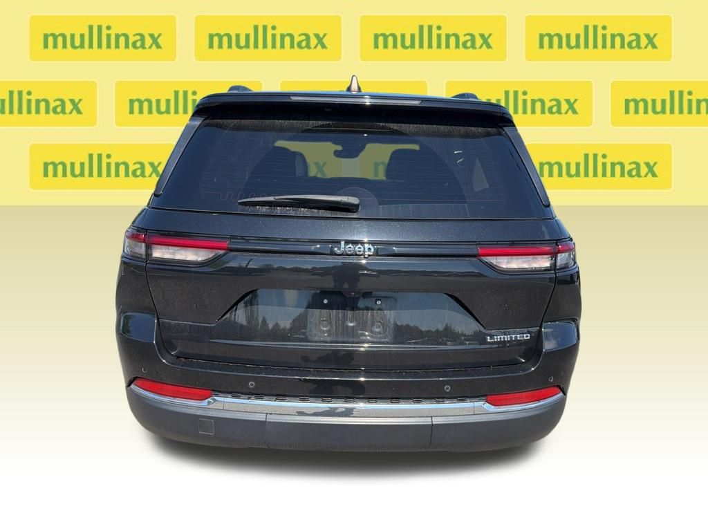 2023 Diamond Black Crystal Pearlcoat Jeep Grand Cherokee Limited RWD SUV