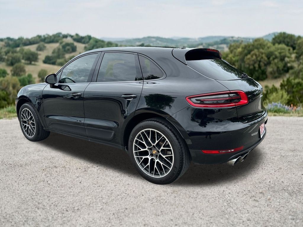 Used 2018  Porsche Base image 8