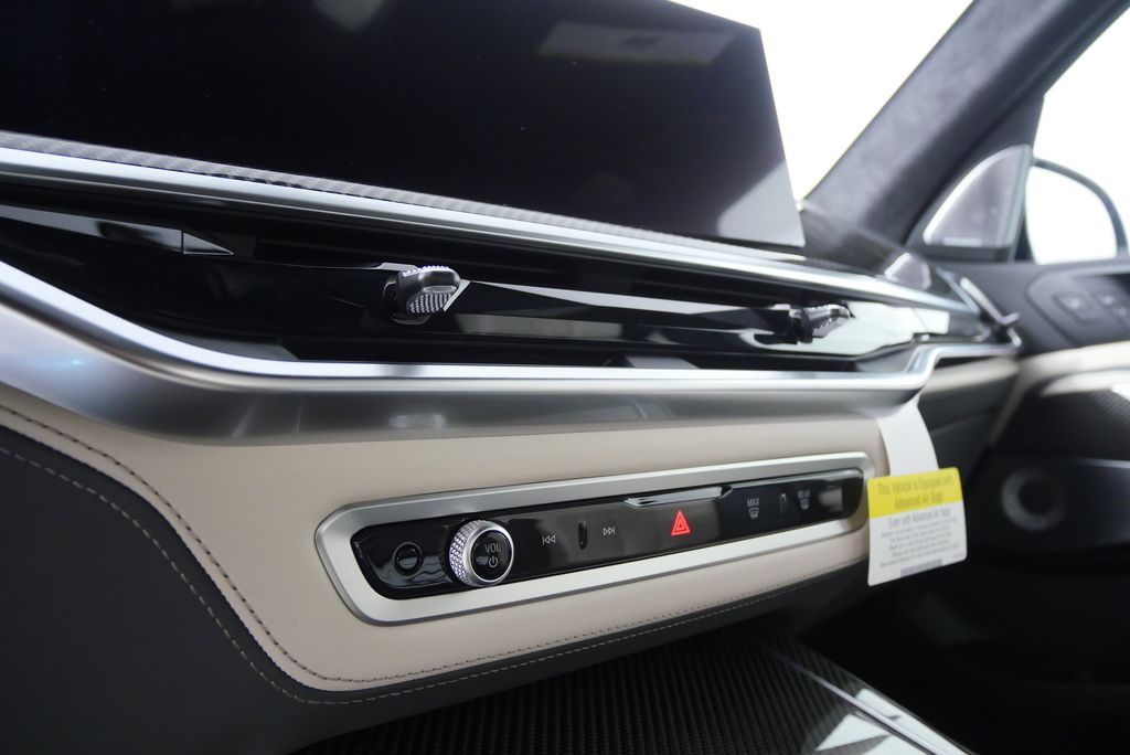 Thumbnail: 2026 BMW X7 - 25