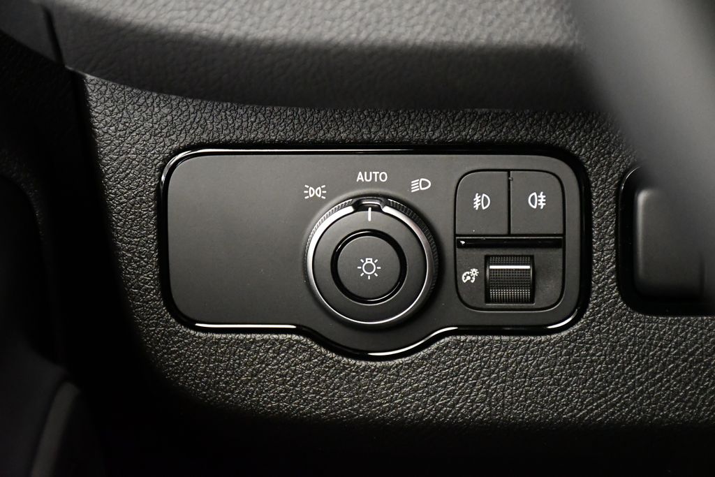 Thumbnail: 2025 Mercedes-Benz Sprinter - 14