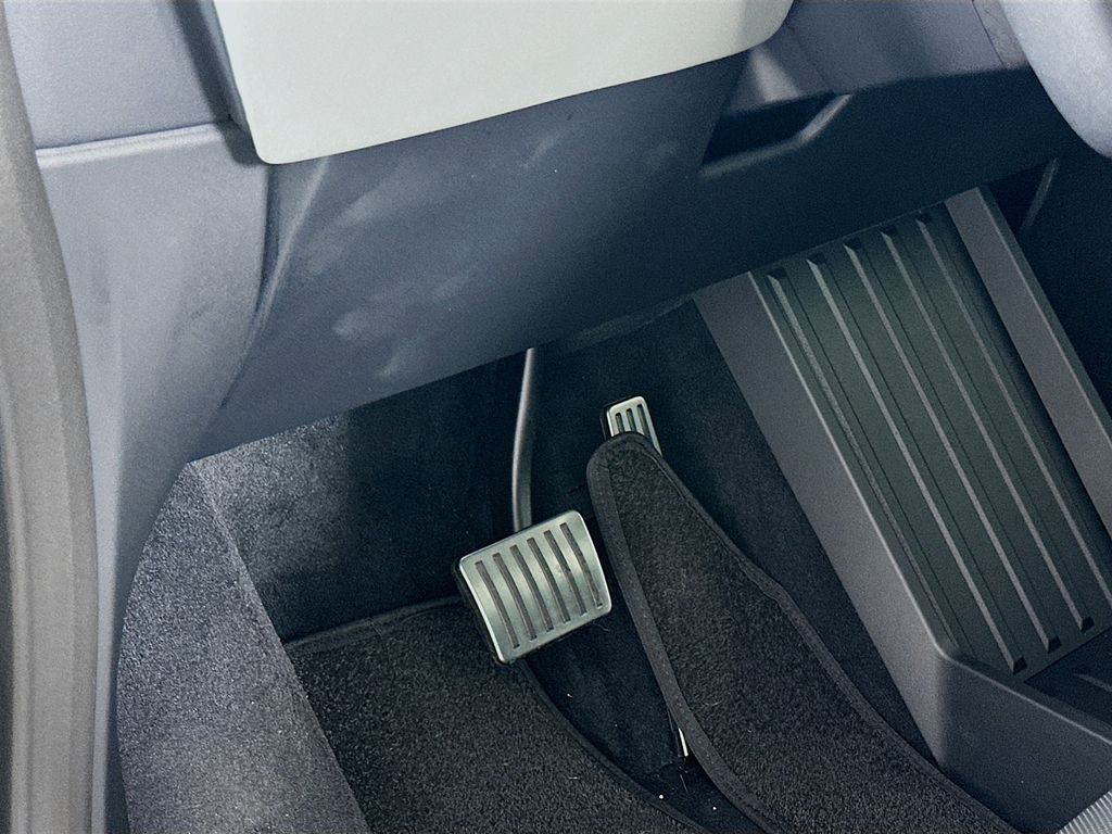 Thumbnail: 2025 Tesla Cybertruck - 10