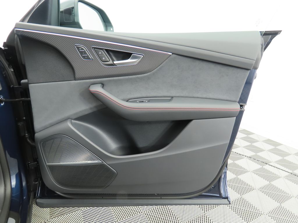 2025 Audi RS Q8 4.0T 27