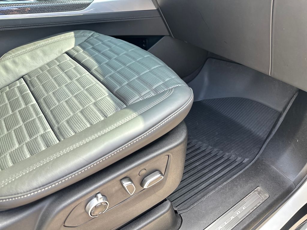 Used Car 2025 Cadillac Escalade  V-series For Sale Under $200,000 In Austin, Texas