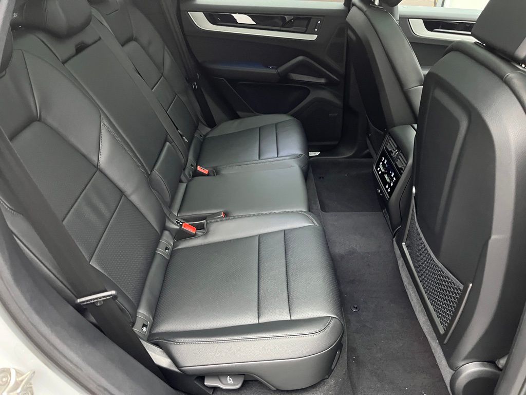 Thumbnail: 2026 Porsche Cayenne - 27