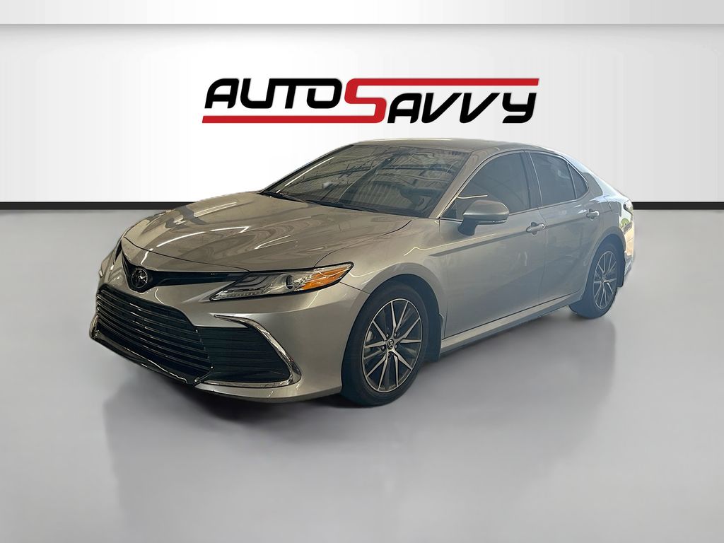 Used 2023 Silver Toyota XLE image 3