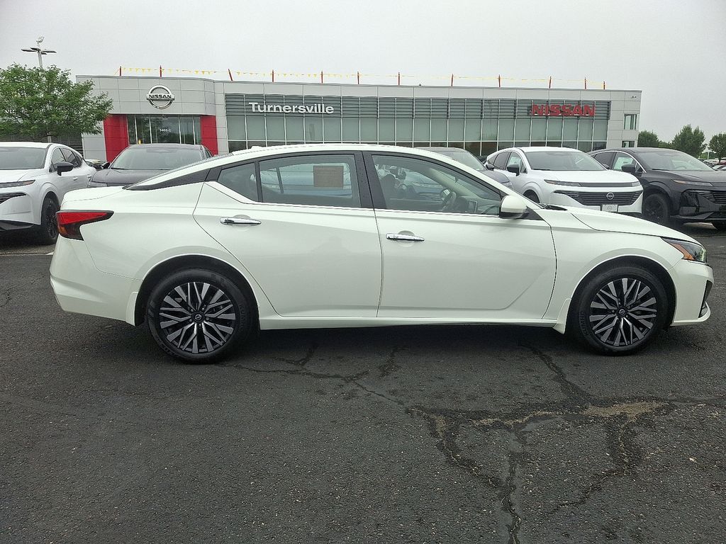 Thumbnail: 2023 Nissan Altima - 7