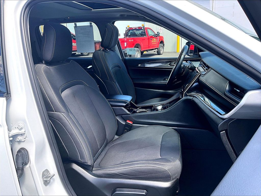 2022 Jeep Grand Cherokee — photo 7