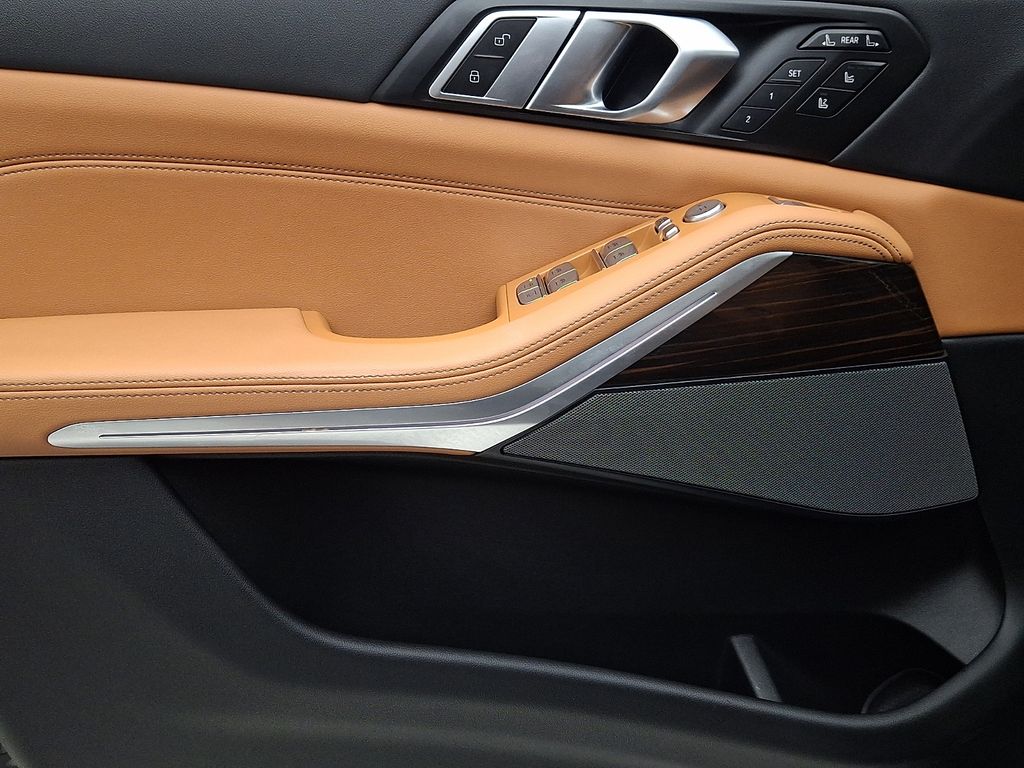 Thumbnail: 2024 BMW X7 - 15