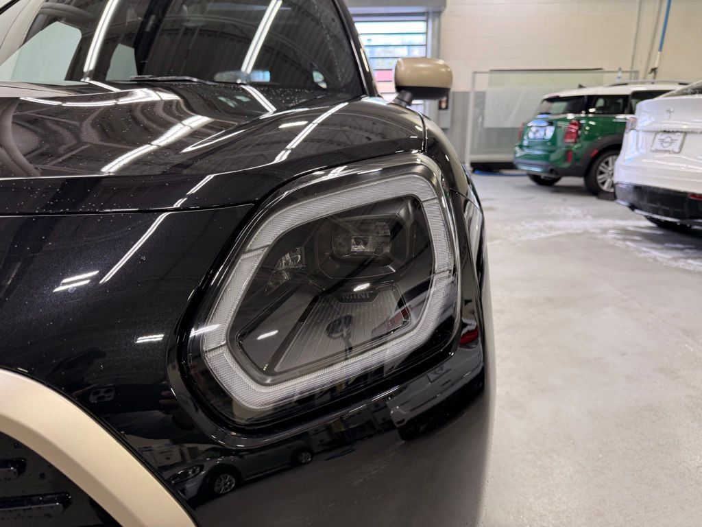 Thumbnail: 2027 MINI Cooper Countryman - 9