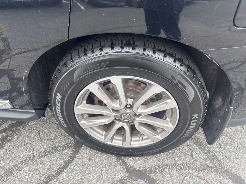 Used 2014 Black Nissan SL image 12