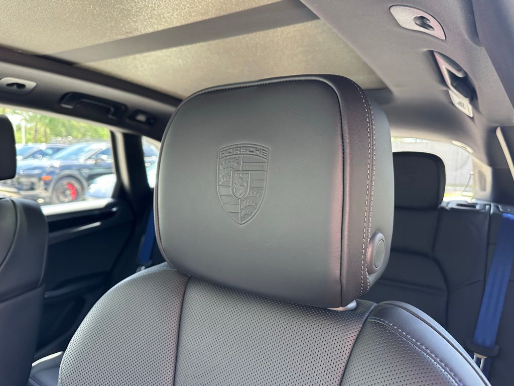 Thumbnail: 2026 Porsche Macan - 24