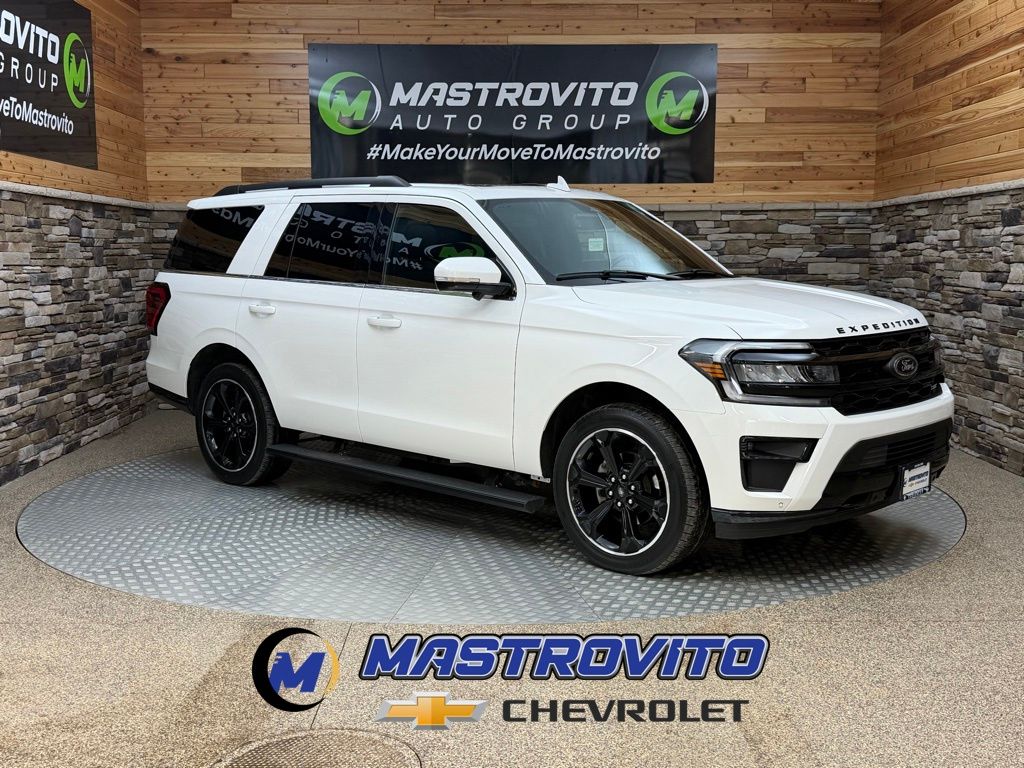 Star White Metallic Tri-Coat 2023 Ford Expedition Limited 4WD SUV / Crossover Four-Wheel Drive Automatic
