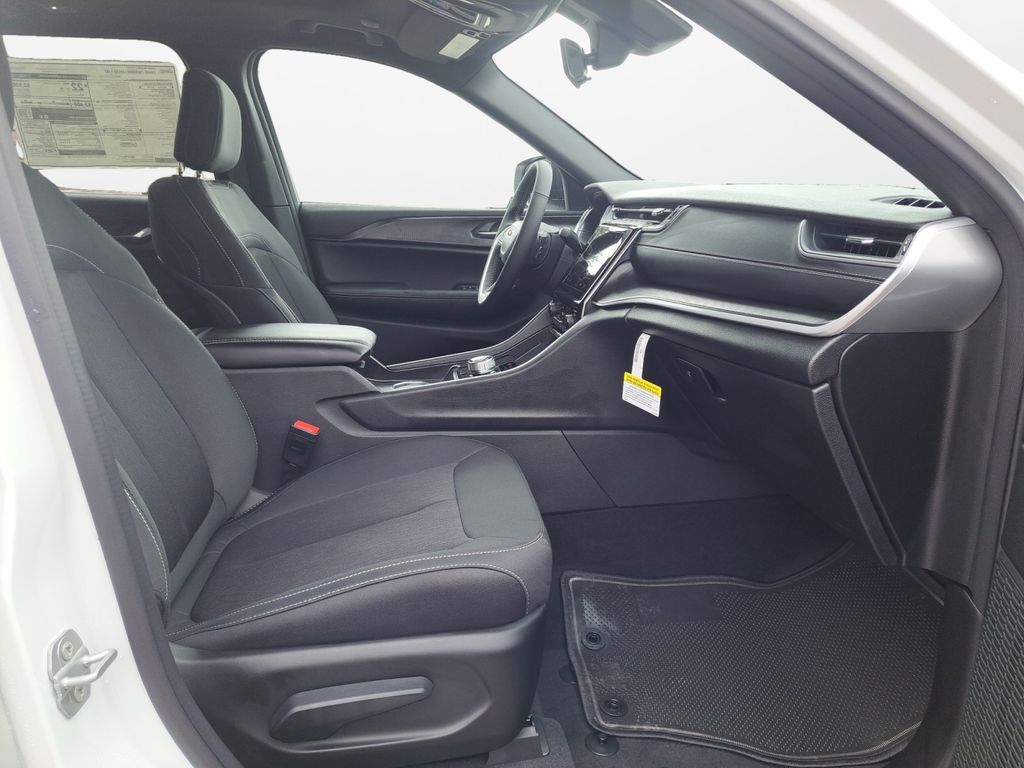 New Car 2025 Jeep Grand Cherokee  Laredo For Sale Under $35,000 In Austin, Texas