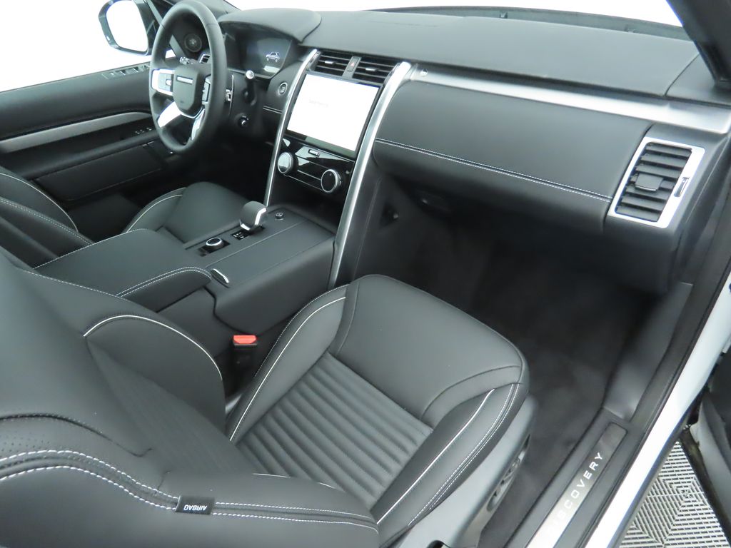 Thumbnail: 2024 Land Rover Discovery - 17