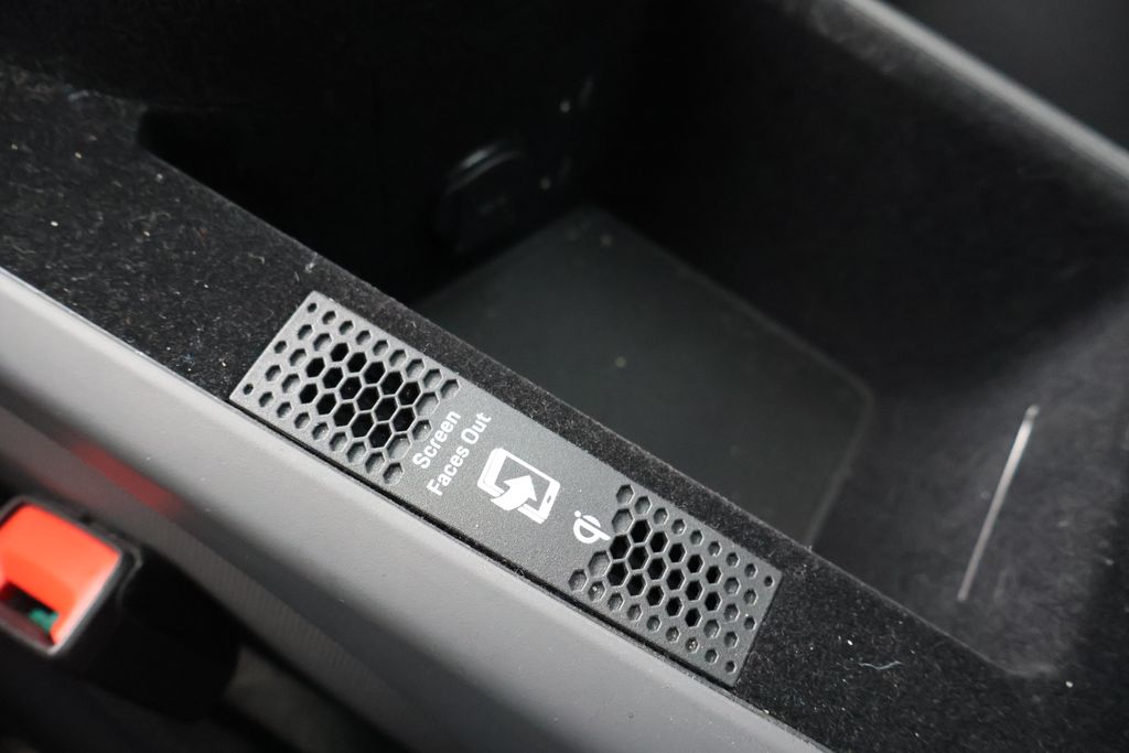 Thumbnail: 2022 Porsche Taycan - 21