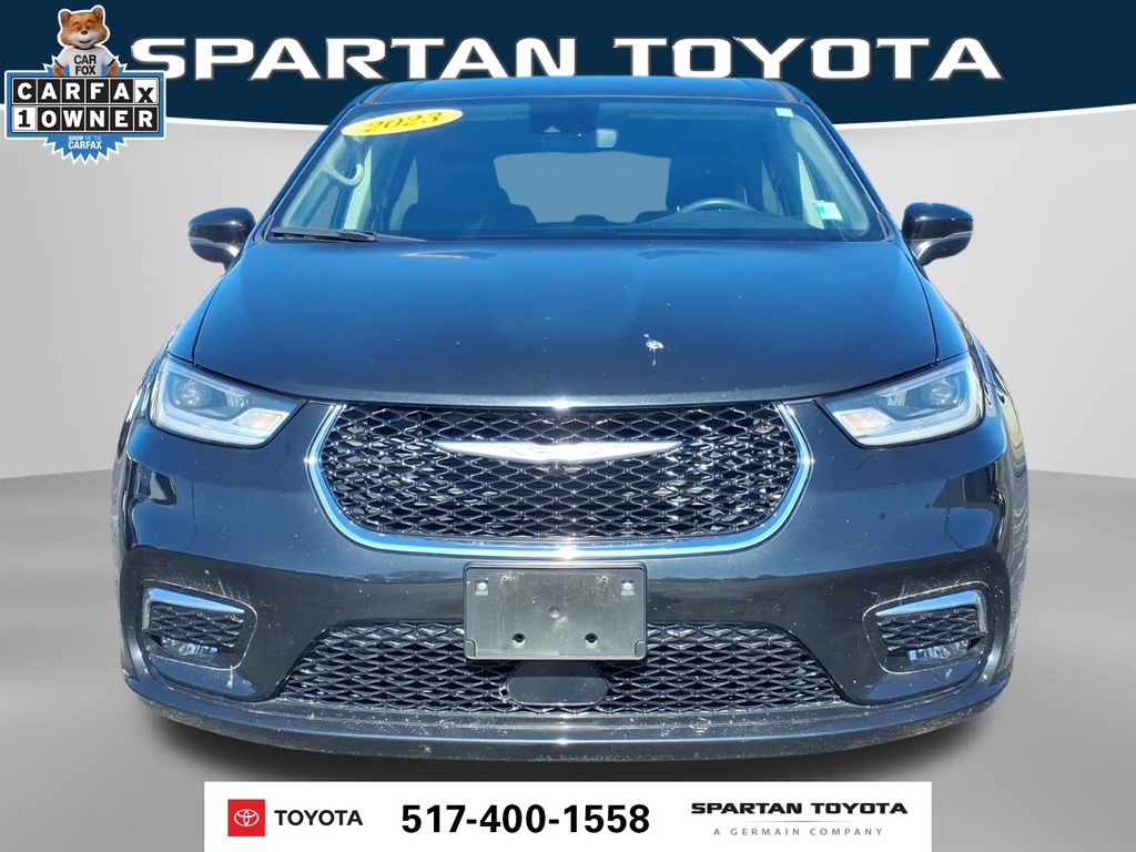 Used 2023 Black Chrysler Touring L image 3
