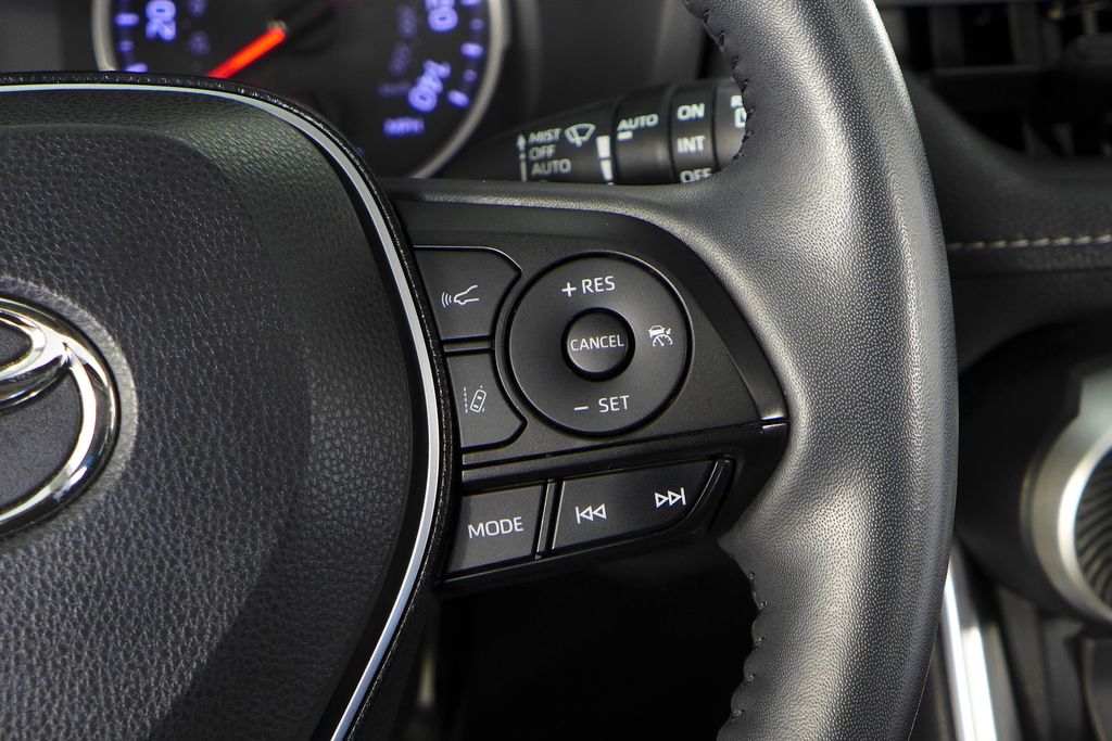 Thumbnail: 2020 Toyota RAV4 - 29