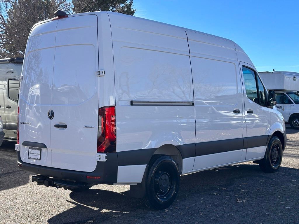 2024 Mercedes-Benz Sprinter 2500 Cargo 144 WB 2