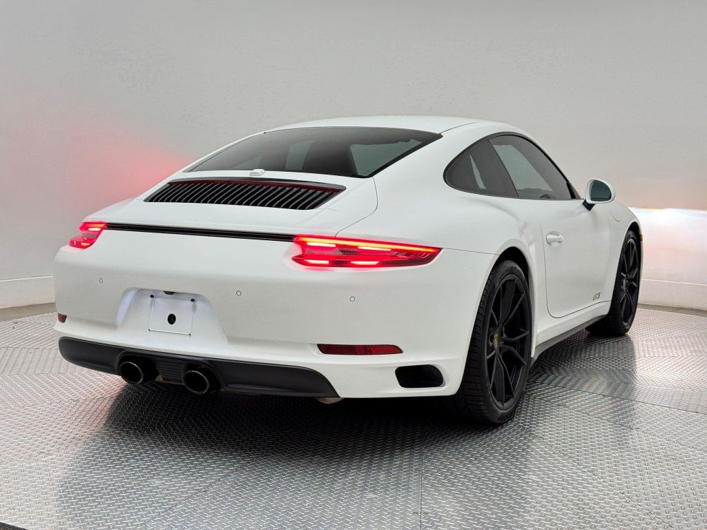 Thumbnail: 2019 Porsche 911 - 14