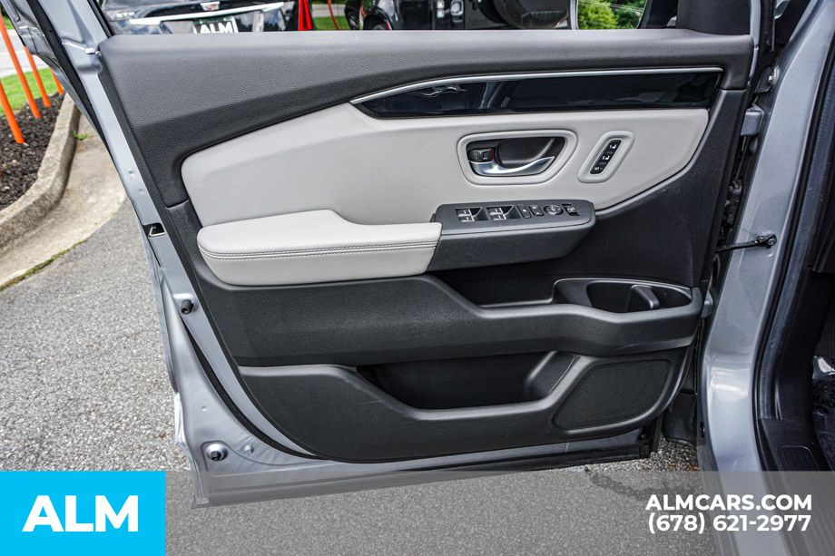 Used 2025 Silver Honda EX-L image 51