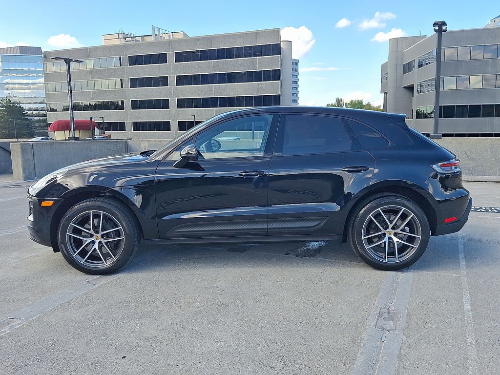 Thumbnail: 2025 Porsche Macan - 2
