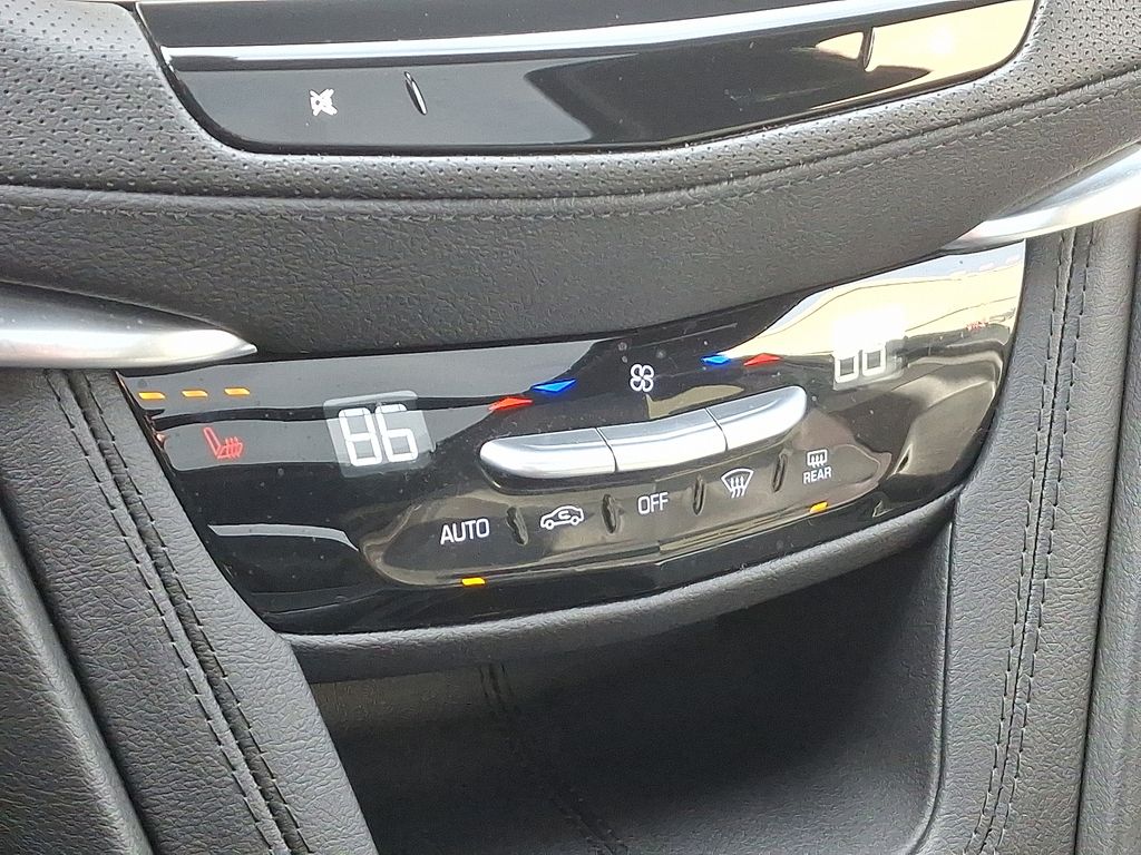 Thumbnail: 2025 Cadillac XT5 - 17