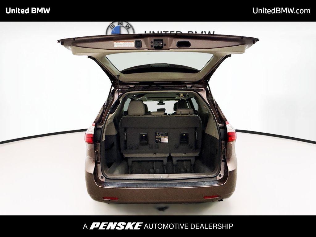 Thumbnail: 2020 Toyota Sienna - 15