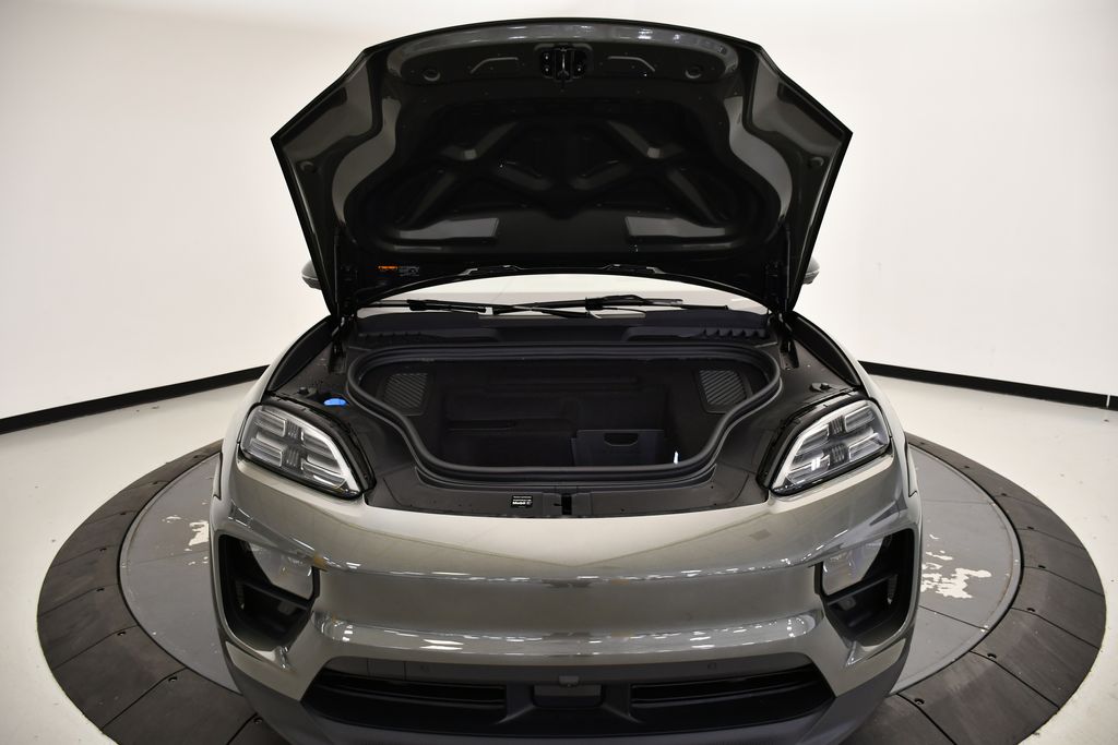 Thumbnail: 2025 Porsche Macan - 14