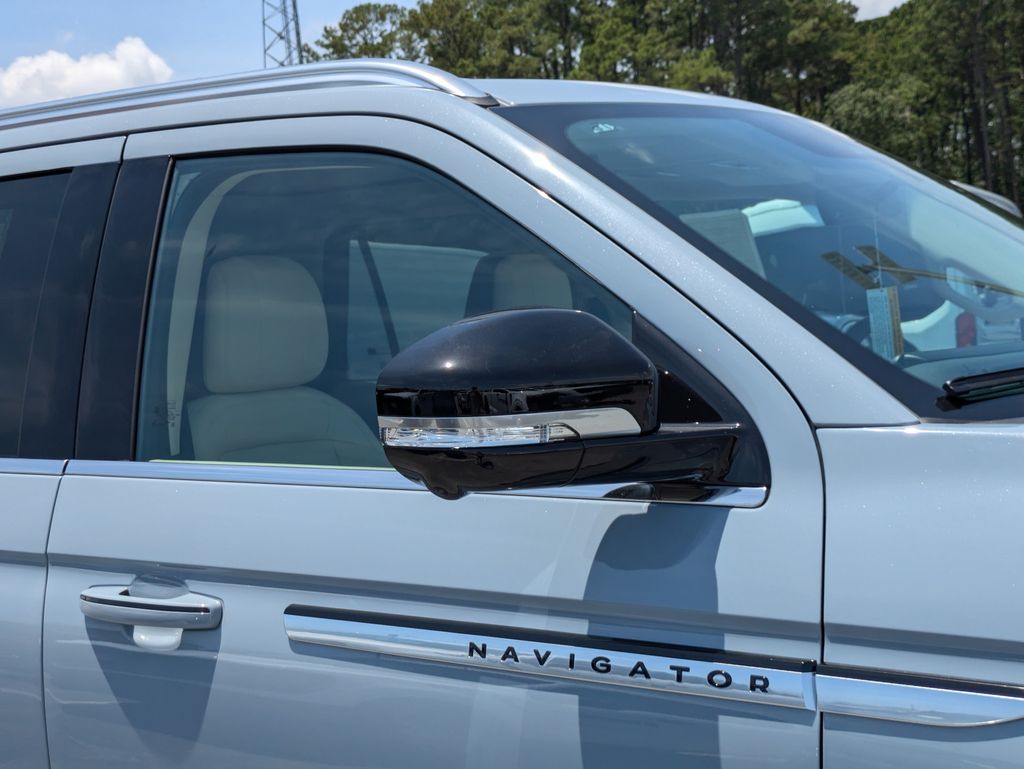 2027 Lincoln Navigator Reserve L