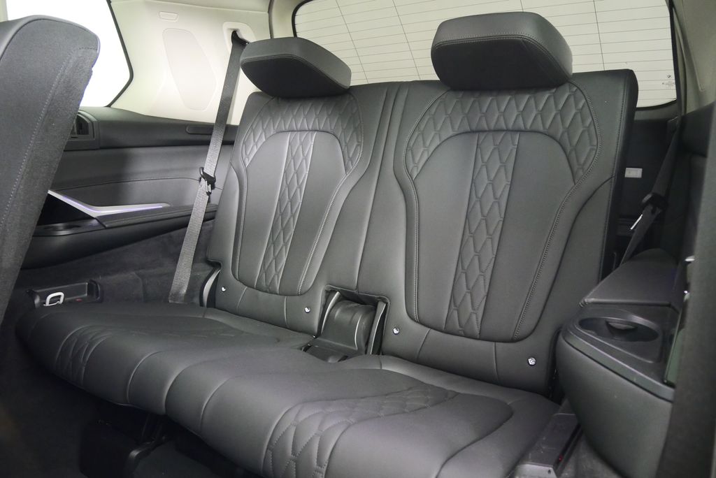 2023 BMW X7 xDrive40i 18