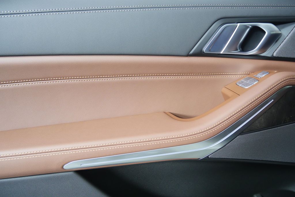 Thumbnail: 2026 BMW X7 - 13