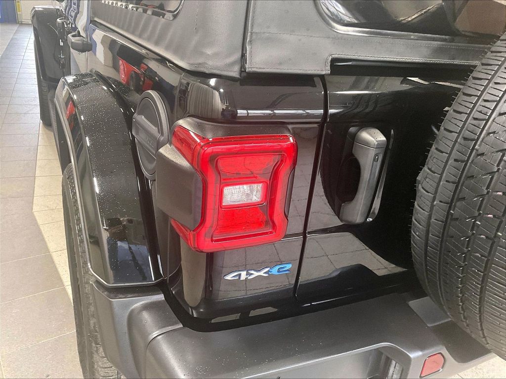 2023 Jeep Wrangler — photo 32