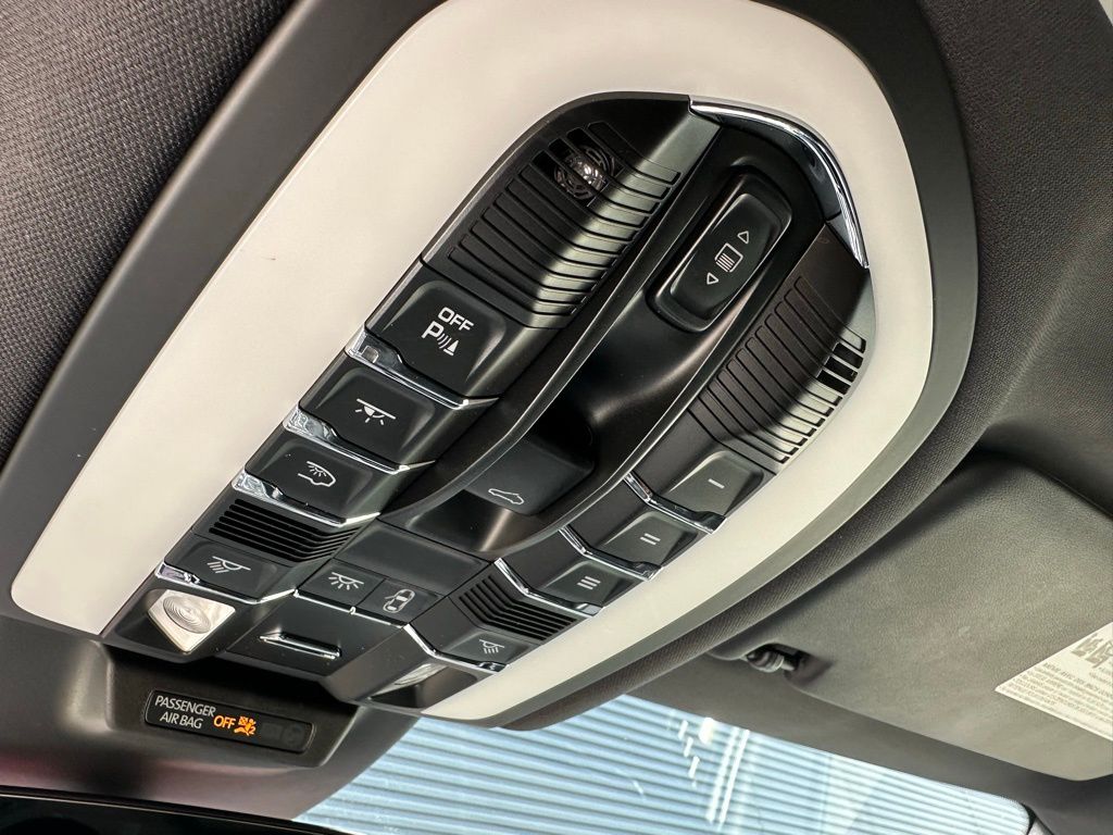 Thumbnail: 2019 Porsche Macan - 29