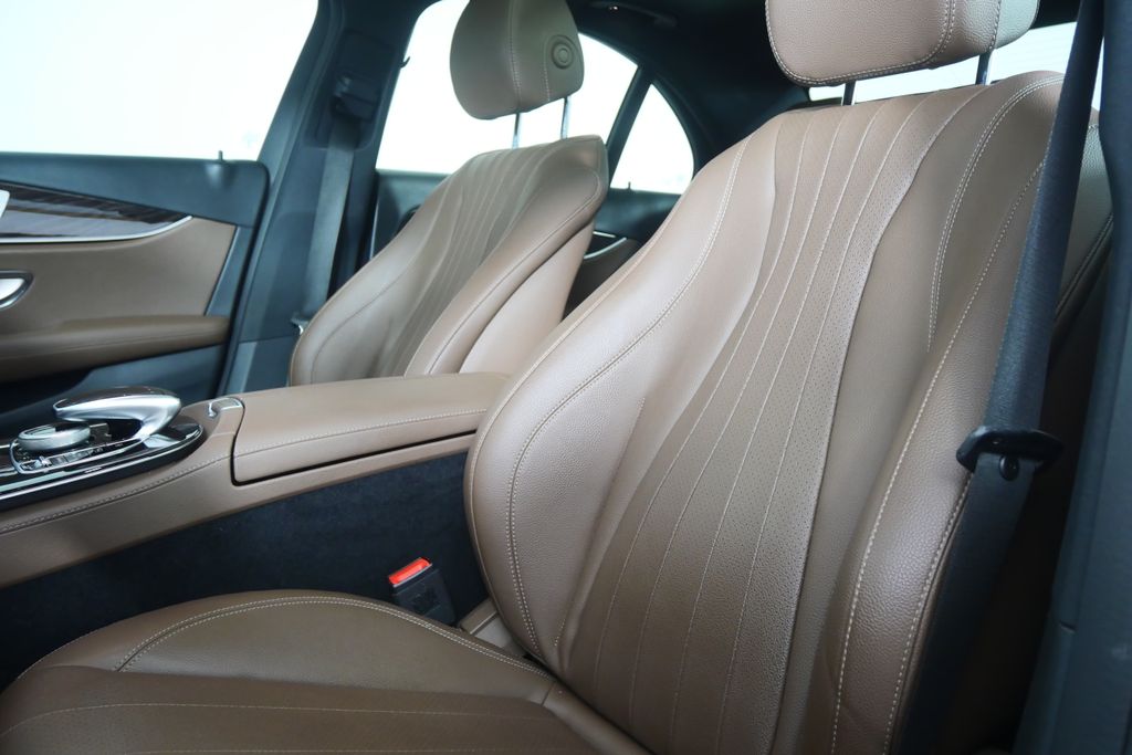 Thumbnail: 2019 Mercedes-Benz E-Class - 10