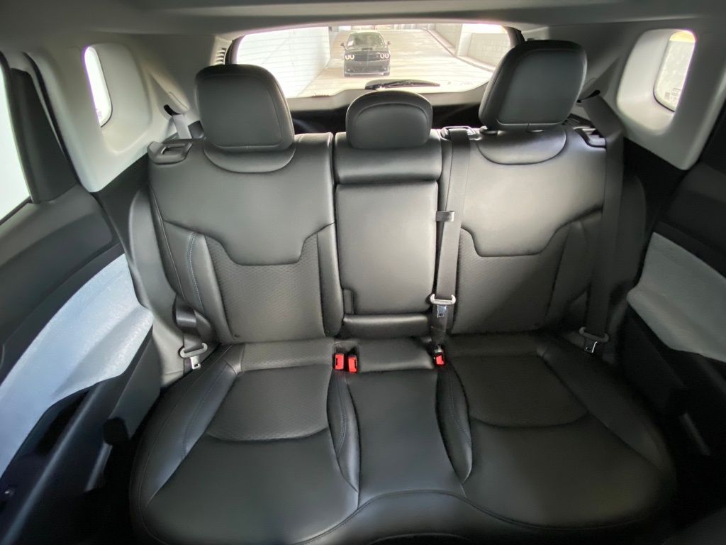 New 2022 Bright White Clearcoat Jeep Latitude image 22