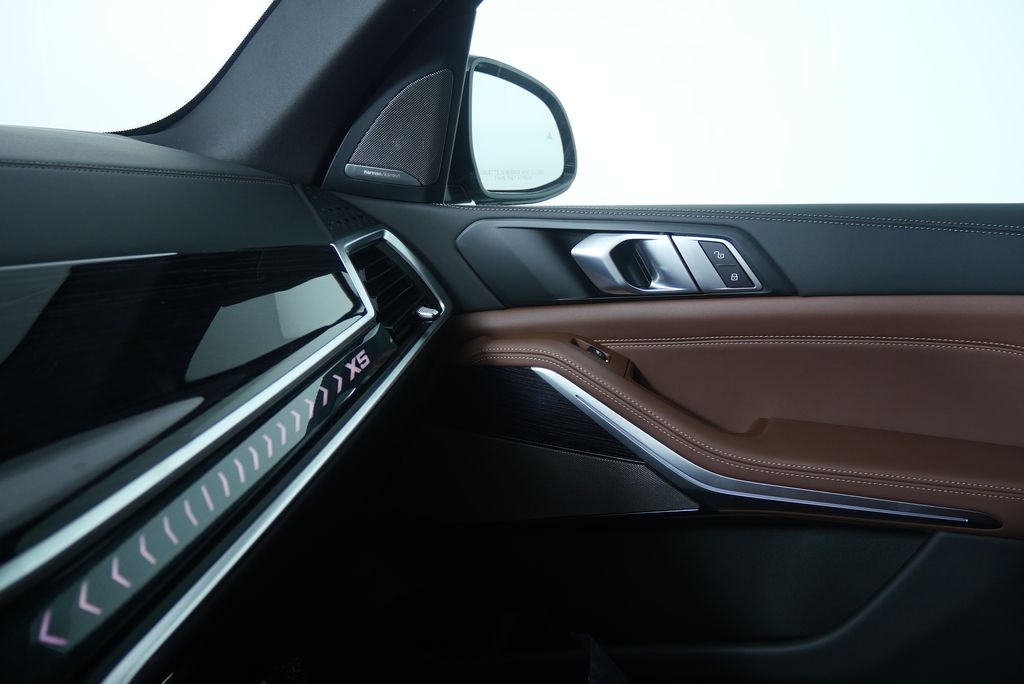 Thumbnail: 2026 BMW X5 - 25