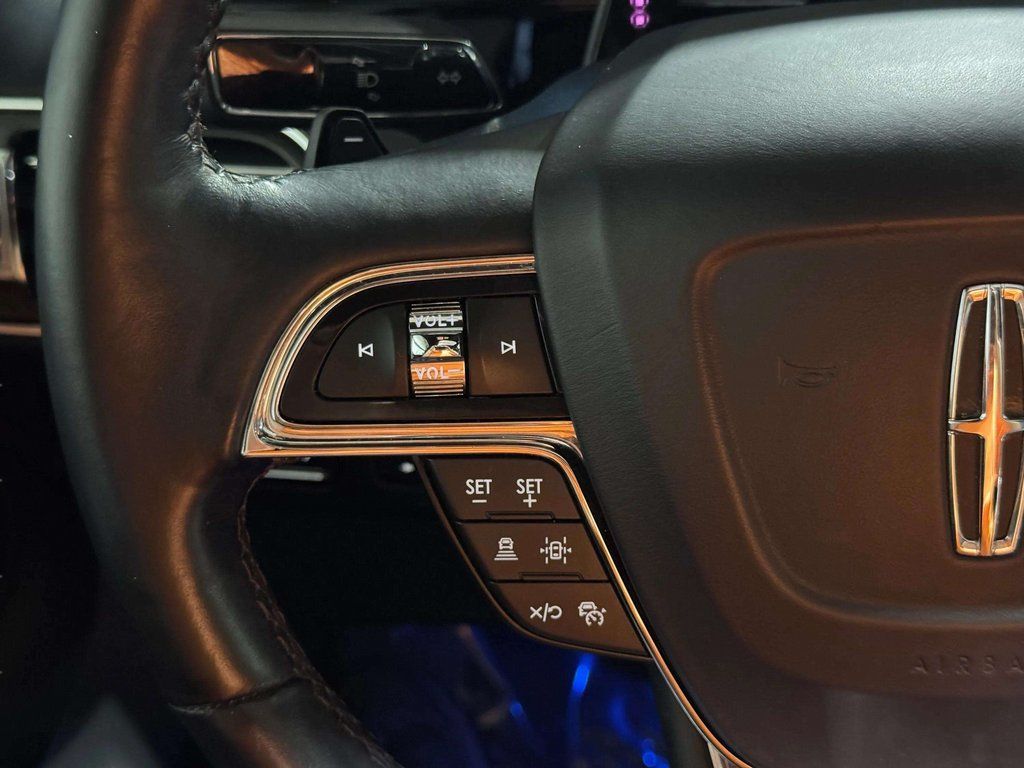 Certified Used 2023 Infinite Black Metallic Clearcoat Lincoln Reserve image 12