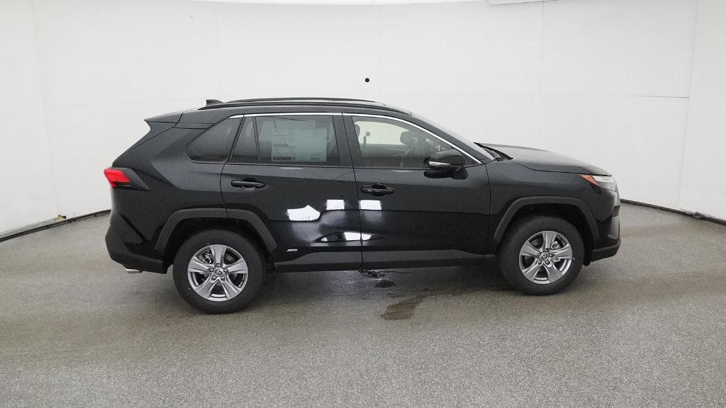 Thumbnail: 2025 Toyota RAV4 - 12