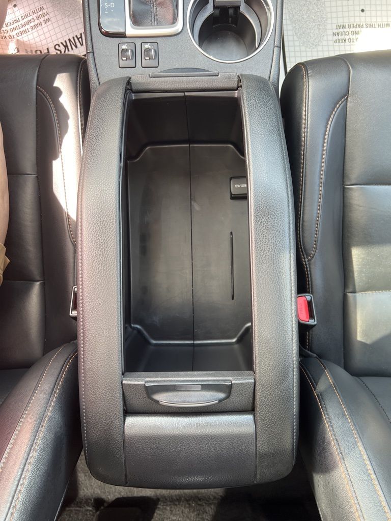 2019 Midnight Black Metallic Toyota Highlander XLE AWD SUV