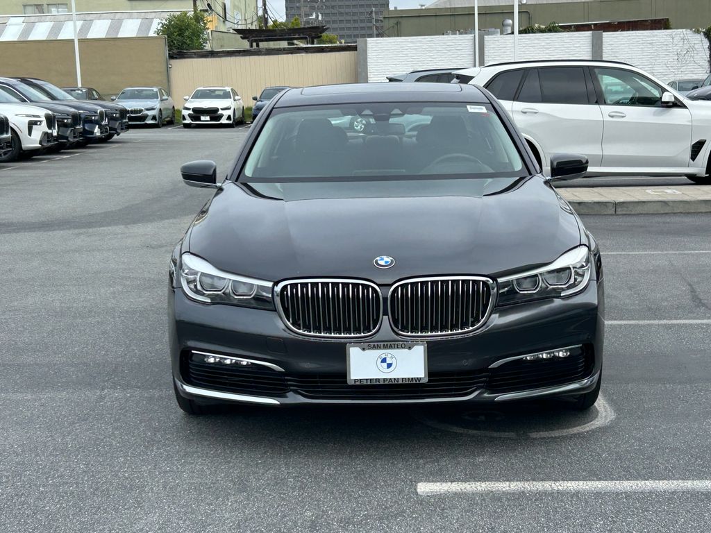 Thumbnail: 2018 BMW 7 Series - 8