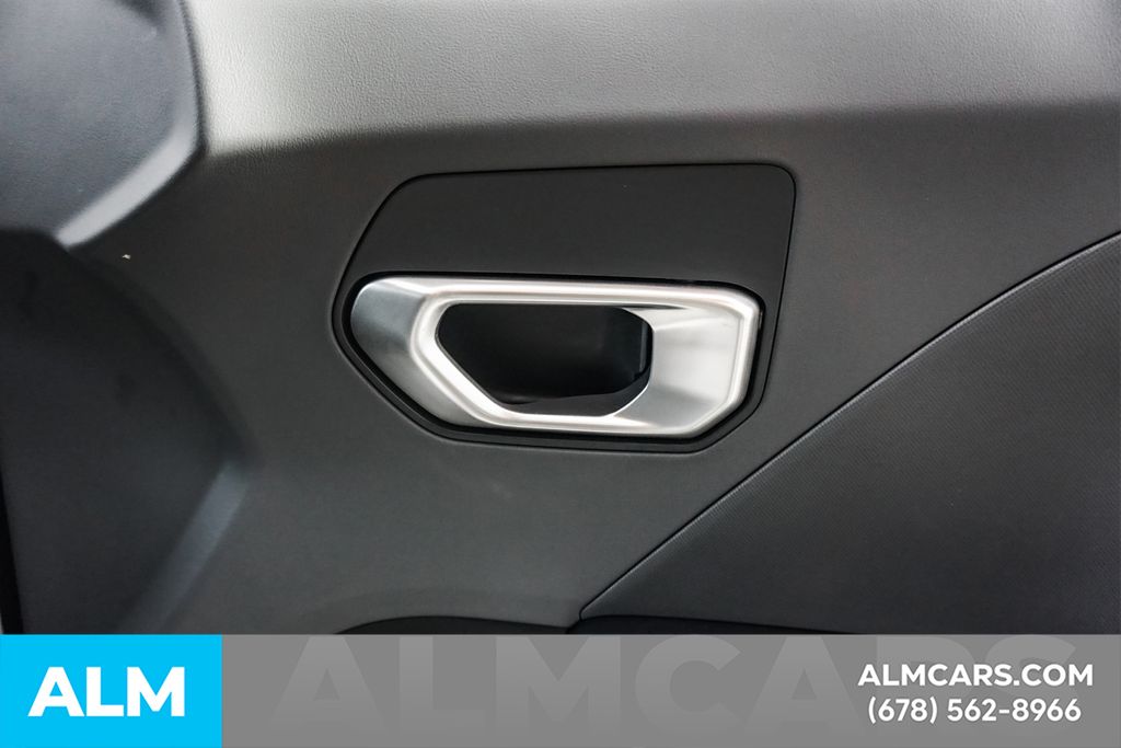 Used 2025 White Kia LXS image 42